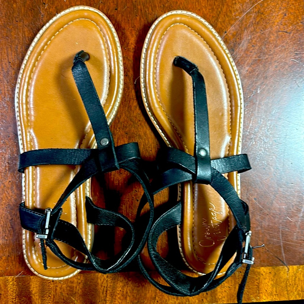 Crown Vintage Paysen Sandal in Black